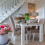 Birdie Comfortable Holiday Residence